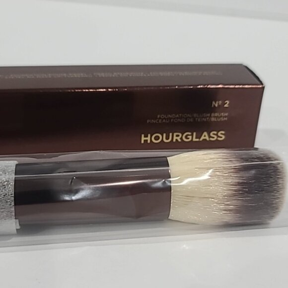 BNIB  ✅ Hourglass Nº 2 Foundation/ Blush Brush✨ NEW IN BOX - Picture 16 of 16